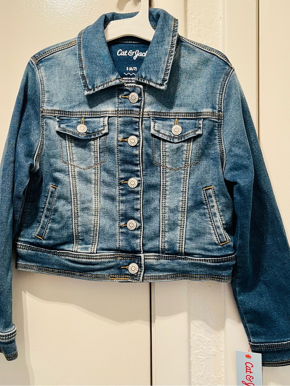Little girls Cat & Jack Classic Light Wash Denim Jacket - Blue, Size Small (6/7)
